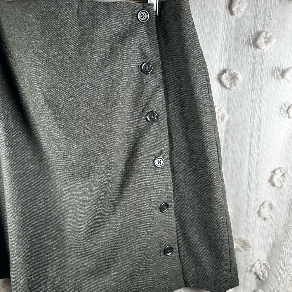 NWT Banana Republic Women’s Charcoal Gray Wool Buttoned Mini Skirt Size 14 - Picture 2 of 7
